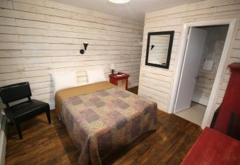 Motel du Bic allows 18 year olds to book a room
