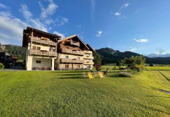 Haus Heimat has Balcony rooms