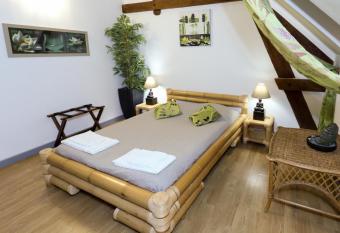 Chateau de Quesmy has Balcony rooms