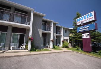 Motel de l'Anse a l'Eau has Balcony rooms