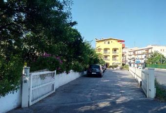 Hotel Eliseo allows 18 year olds to book a room