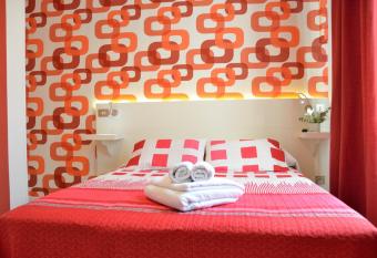 Far Home Plaza Mayor allows 18 year olds to book a room