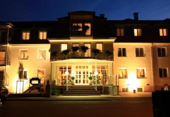 Hotel Alexa allows 18 year olds to book a room