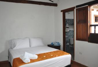 Hospedaje Donde Lorenzo has Balcony rooms