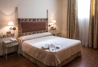 Hotel Villa De Ferias allows 18 year olds to book a room