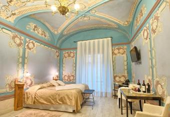 Hotel-Spa Classic Begur allows 18 year olds to book a room