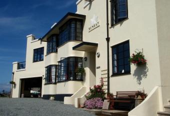 Sunray Guest House allows 18 year olds to book a room