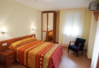 Hostal Hispanico II allows 18 year olds to book a room