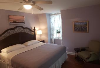 Miller-Dunham House B&B has Balcony rooms