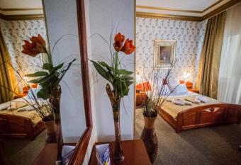 Bucharest Comfort Suites Hotel allows 18 year olds to book a room