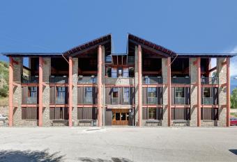 Alberg Les Estades has Balcony rooms