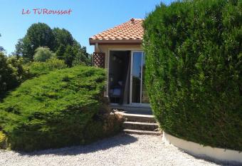 Le ti Roussat allows 18 year olds to book a room