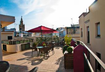 Hostal Callejon del Agua allows 18 year olds to book a room