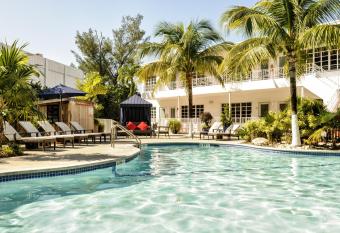 Tradewinds Apartment Hotel allows 18 year olds to book a room