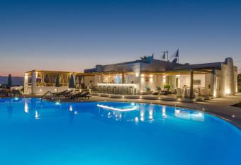 Lianos Village has rooms with a private hot tub