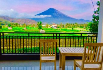 D uma Amed Homestay has Balcony rooms