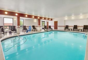 Hampton Inn Sacramento/Rancho Cordova allows 18 year olds to book a room