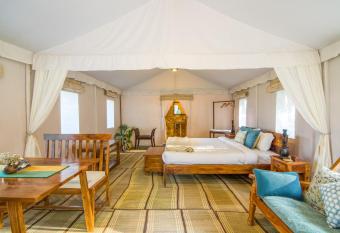 Nayalap - Rural Himalayan Glamping has Balcony rooms