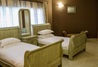 The White House of Victoria Falls has Balcony rooms