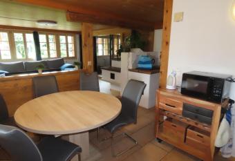 Holzhaus bei Interlaken has Balcony rooms