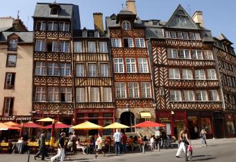 Hotel Des Lices allows 18 year olds to book a room