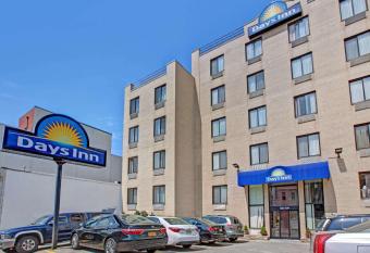 Days Inn by Wyndham Brooklyn has Smoking rooms
