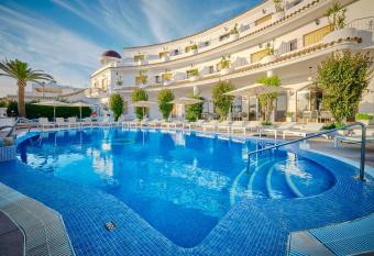 Gran Sol allows 18 year olds to book a room