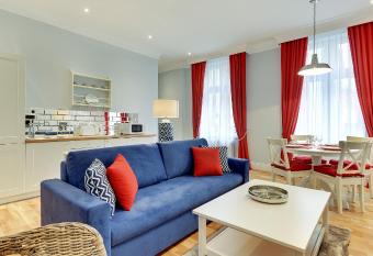 Dom & House - Apartments Quattro Premium Sopot allows 18 year olds to book a room