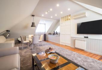 Pa  o do Bispo Boutique House has rooms with a private hot tub