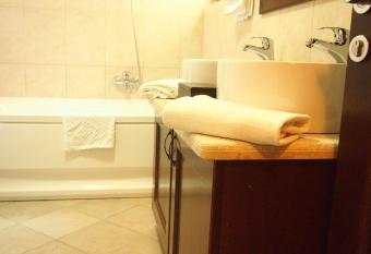 Casa Alice has rooms with a private hot tub