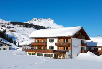 Alpenland - Das Feine Kleine has Balcony rooms