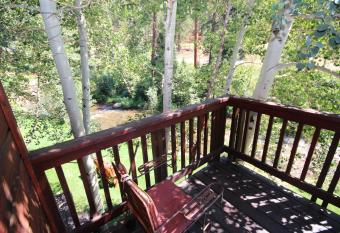 Boulder Brook On Fall River has Balcony rooms