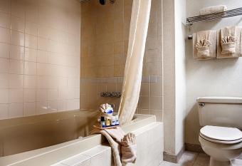 Best Western Clifton Park has rooms with a private hot tub