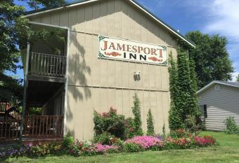 Jamesport Inn has Balcony rooms