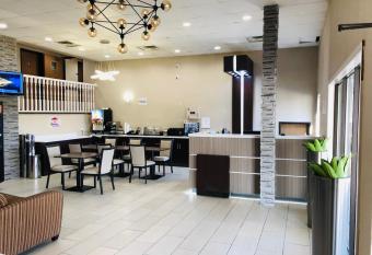 Super 8 by Wyndham Omaha SW has Smoking rooms