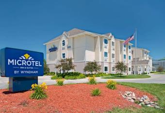 Microtel Inn & Suites by Wyndham Council Bluffs/Omaha allows 18 year olds to book a room