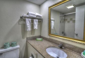 Crossroads Inn & Suites has Balcony rooms