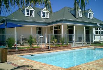 Warkworth Lodge has rooms with a private hot tub