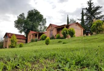 Caba  as villa de San Miguel has rooms with a private hot tub