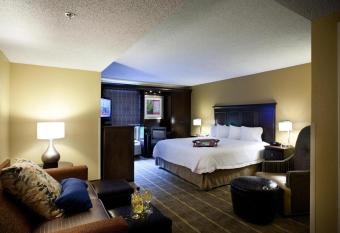 Hampton Inn Peachtree Corners/Norcross allows 18 year olds to book a room