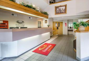 Econo Lodge London has Smoking rooms