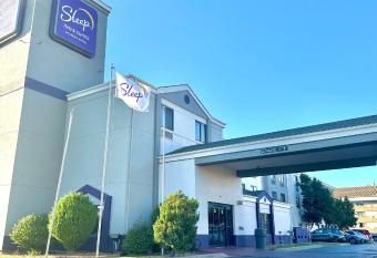 Sleep Inn & Suites Tulsa Central I-44 allows 18 year olds to book a room