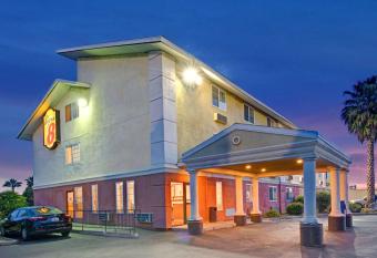 Super 8 by Wyndham Sacramento/Florin Rd has Smoking rooms