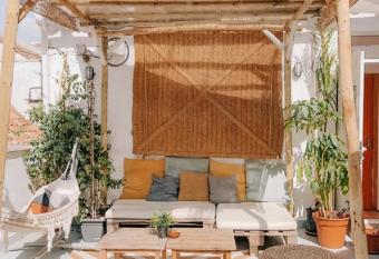 The Urban Jungle Hostel has Balcony rooms