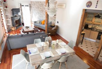 Oshun Puerta del Sol Deluxe has rooms with a private hot tub