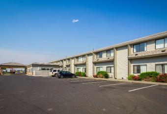 Baymont by Wyndham Moses Lake allows 18 year olds to book a room