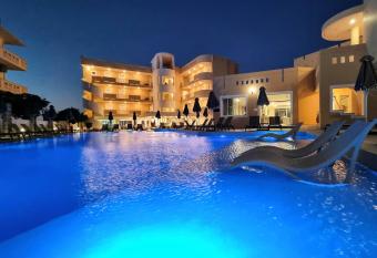 Sunny Bay Hotel allows 18 year olds to book a room