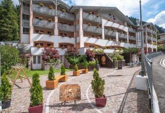 Hotel Resort Al Sole has Balcony rooms