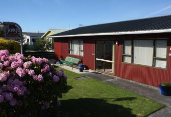 Jenny s Bed & Breakfast allows 18 year olds to book a room