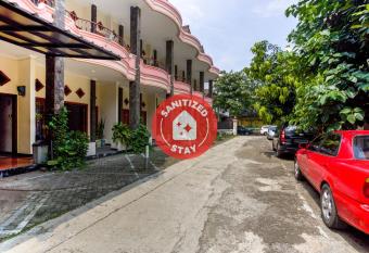 OYO 3406 Pandu Prima Guest House Syariah allows 18 year olds to book a room